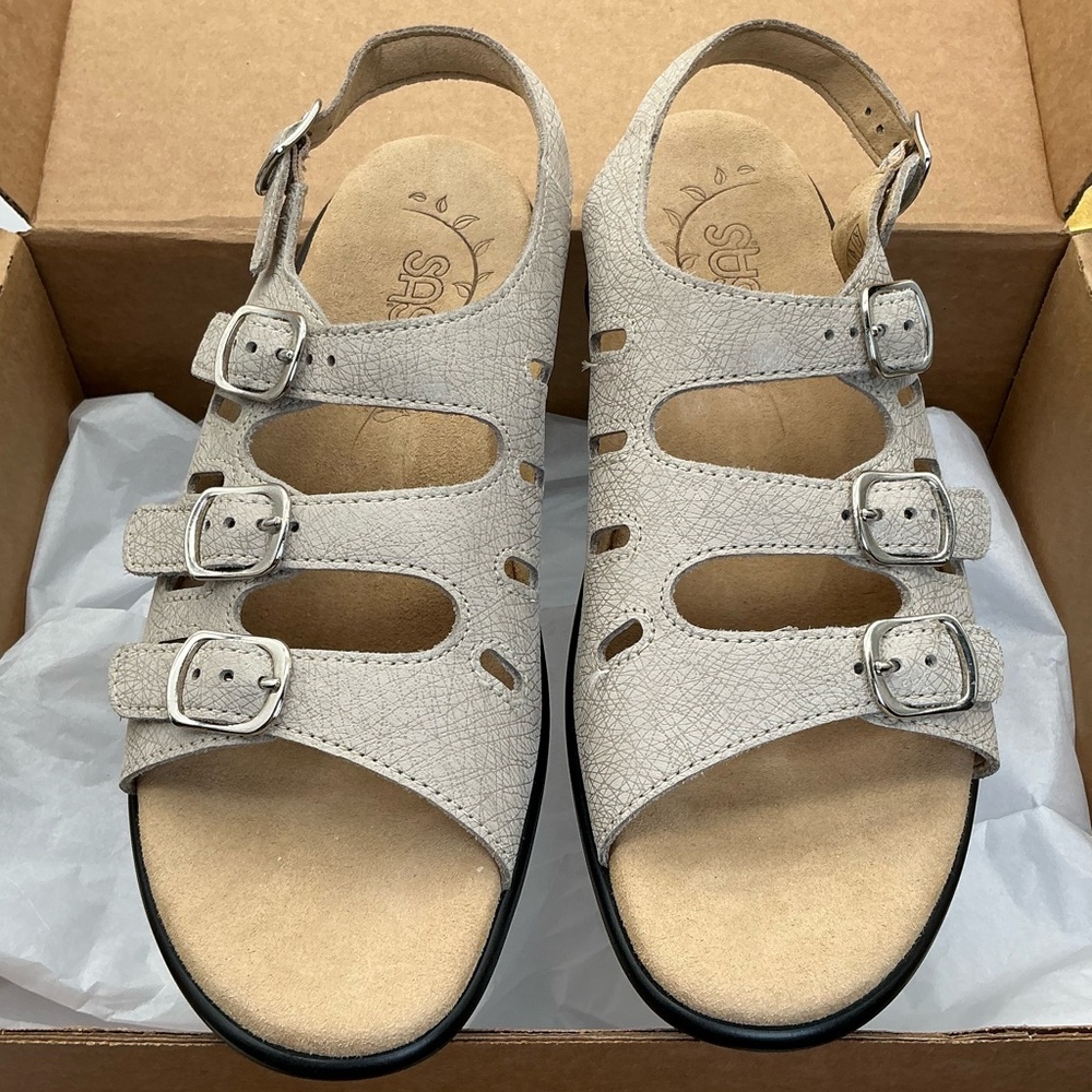 NWT SAS Women's Mystic Sandal beige-tan size 8‎ M